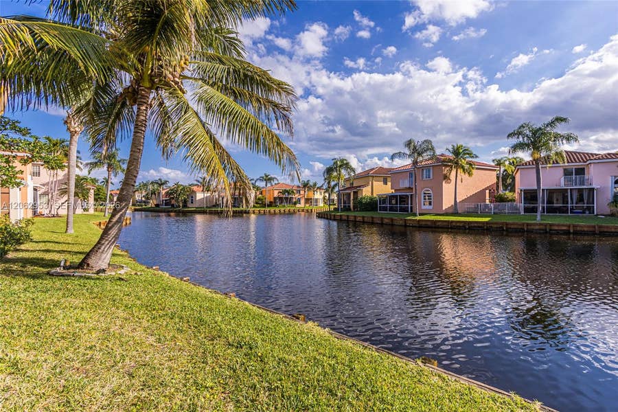 Property photo for 1540 N Trafalgar Circle, Hollywood, FL