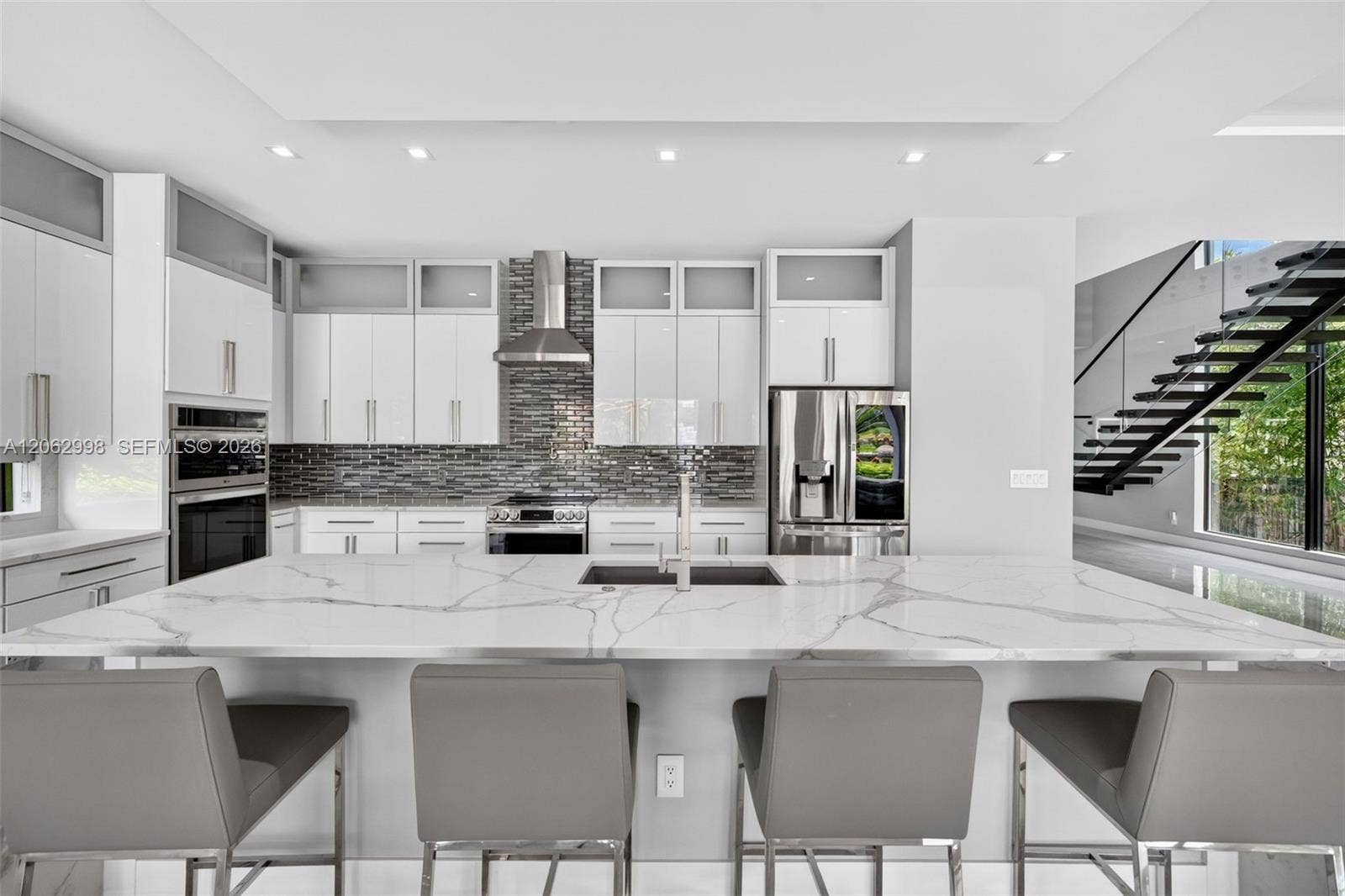 1004 SW 5th Place, Fort Lauderdale, FL 33312 Chef's kitchen w/ counter seating, quartz waterfalls, 2 ovens, pot filler, tons of storage, KraftMaid cabinets