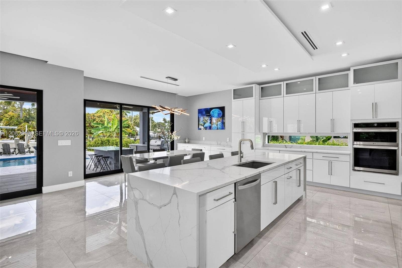1004 SW 5th Place, Fort Lauderdale, FL 33312 Chef's kitchen w/ counter seating, quartz waterfalls, 2 ovens, pot filler, tons of storage, KraftMaid cabinets