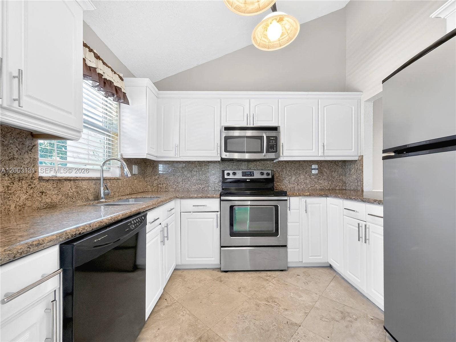 3037 NE 13th Avenue, Oakland Park, FL 33334 Photo 6