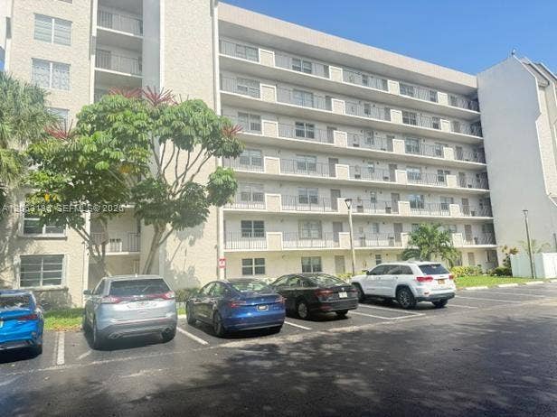 Property photo for 3100 W Rolling Hills Circle, #101, Davie, FL