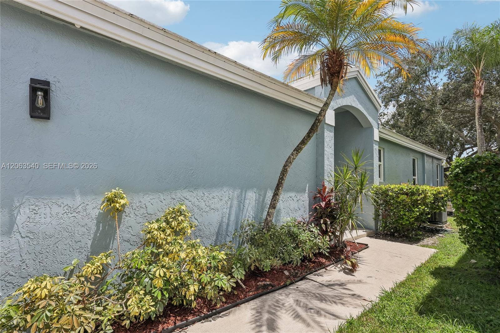 9613 NW 8th Circle, Plantation, FL 33324 Photo 5