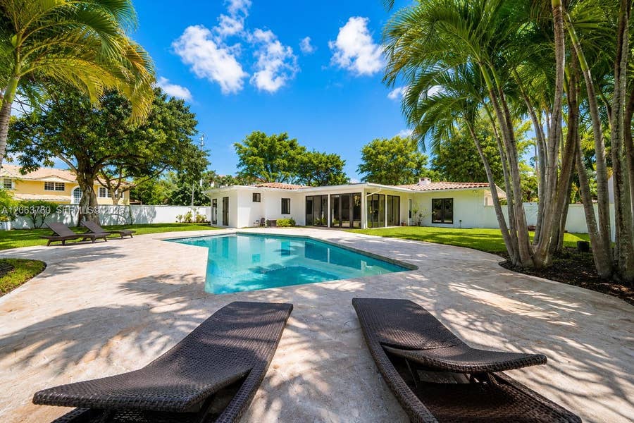 Property photo for 549 NE 12th Avenue, Fort Lauderdale, FL