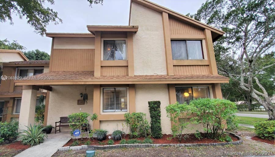 Property photo for 40 Wimbledon Lake Drive, #216, Plantation, FL