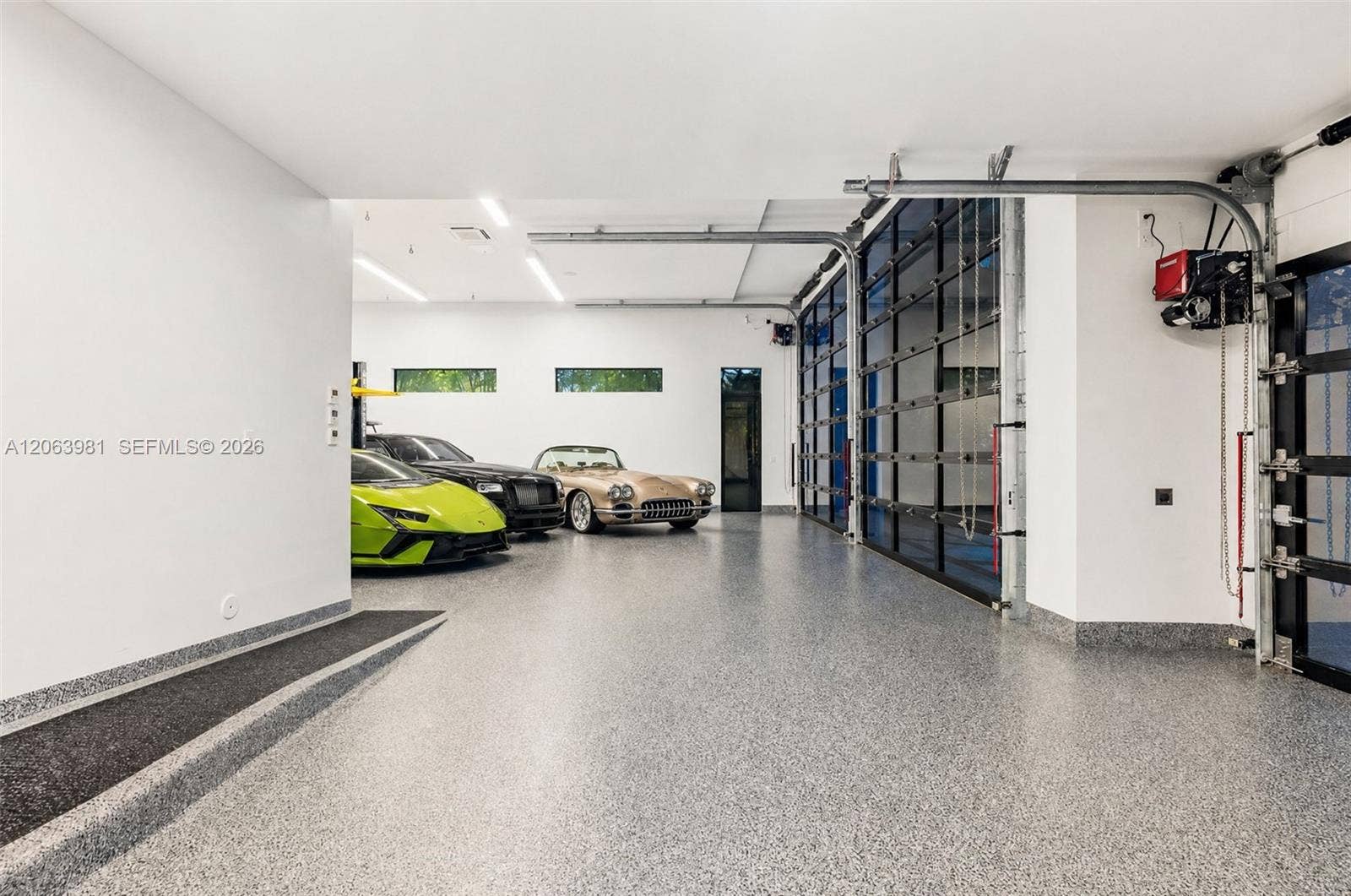 725 Poinciana Drive, Fort Lauderdale, FL 33301 2,300+ SF garage showrooms.Fit up to 20 cars.