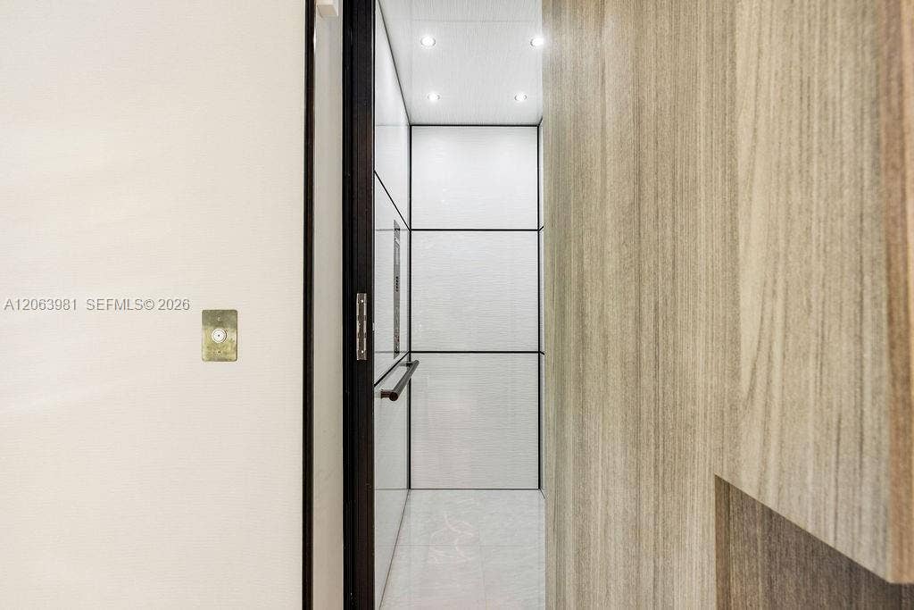 725 Poinciana Drive, Fort Lauderdale, FL 33301 Elevator