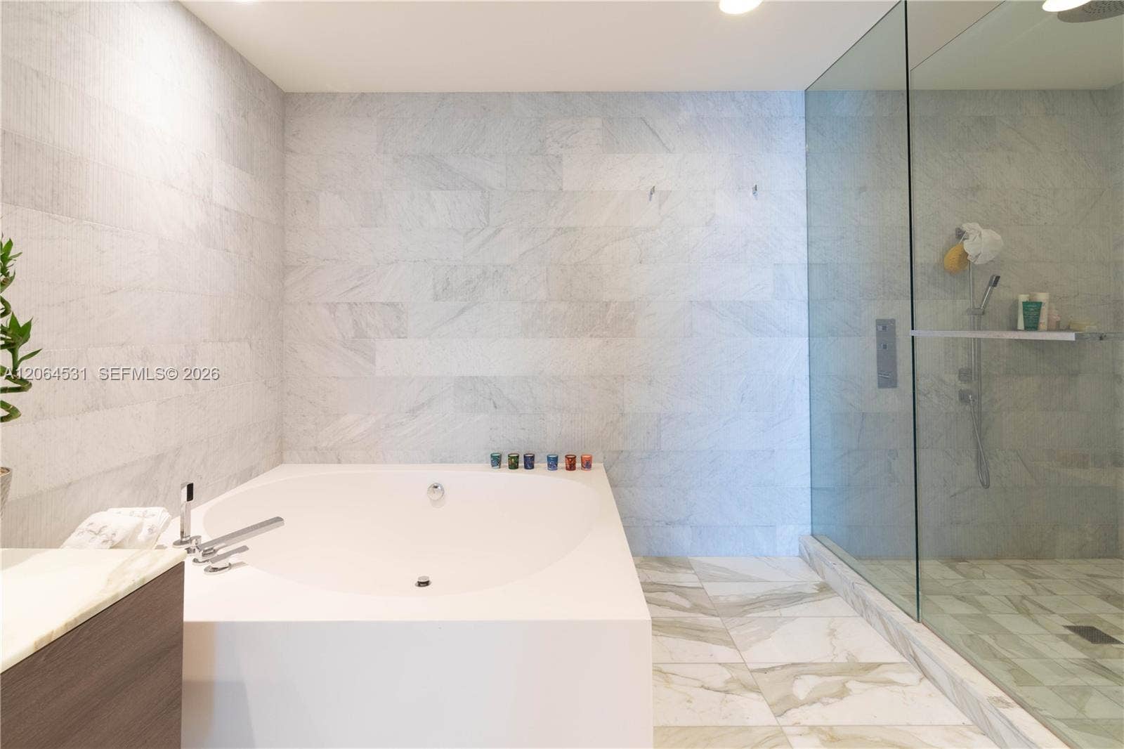 10201 E Collins Avenue, #1002, Bal Harbour, Bal Harbour, FL 33154 jacuzzi