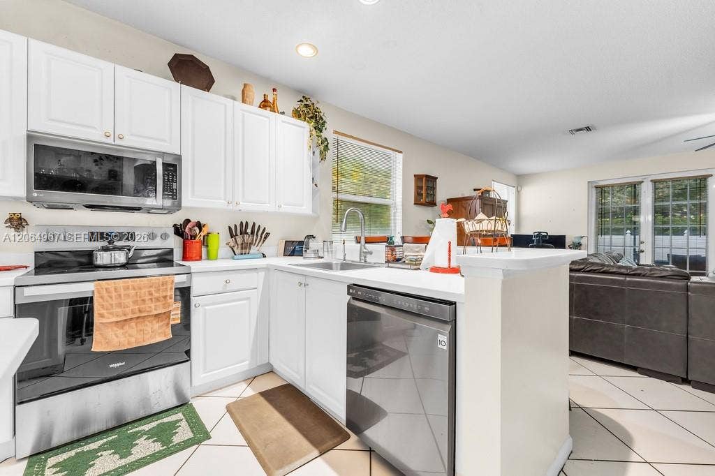 15887 NW 11th Street, Pembroke Pines, FL 33028 Photo 6