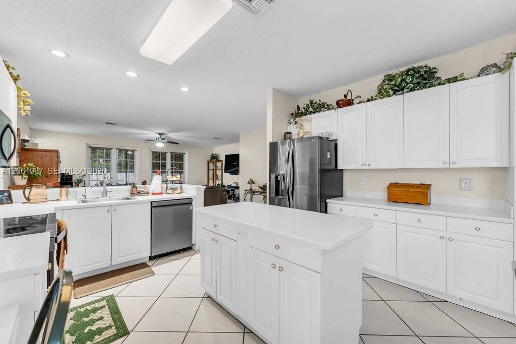 15887 NW 11th Street, Pembroke Pines, FL 33028 Photo 8