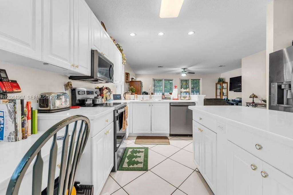 15887 NW 11th Street, Pembroke Pines, FL 33028 Photo 10