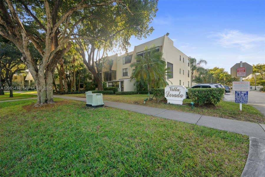 Property photo for 20401 NE 30th Avenue, #320-8, Aventura, FL