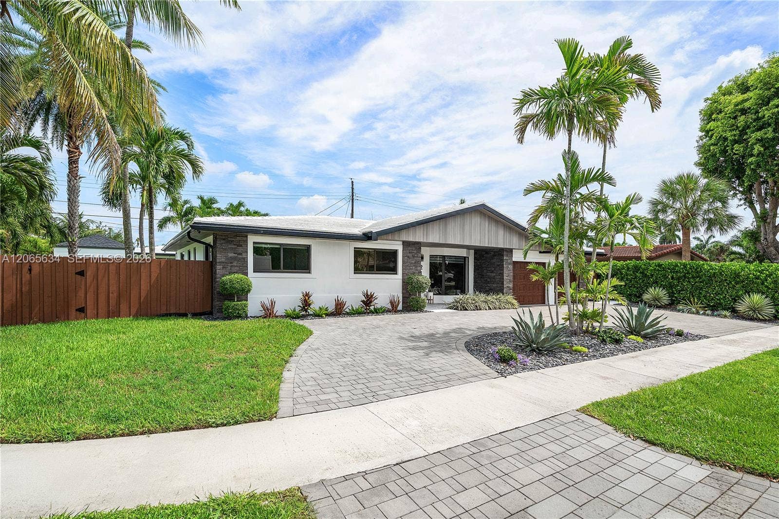 2153 Imperial Point Drive, Fort Lauderdale, FL 33308 Sidewalks!