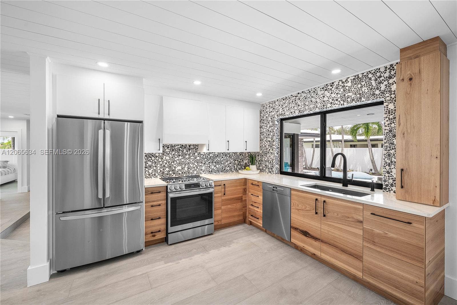 2153 Imperial Point Drive, Fort Lauderdale, FL 33308 STAINLESS STEEL APPLIANCES