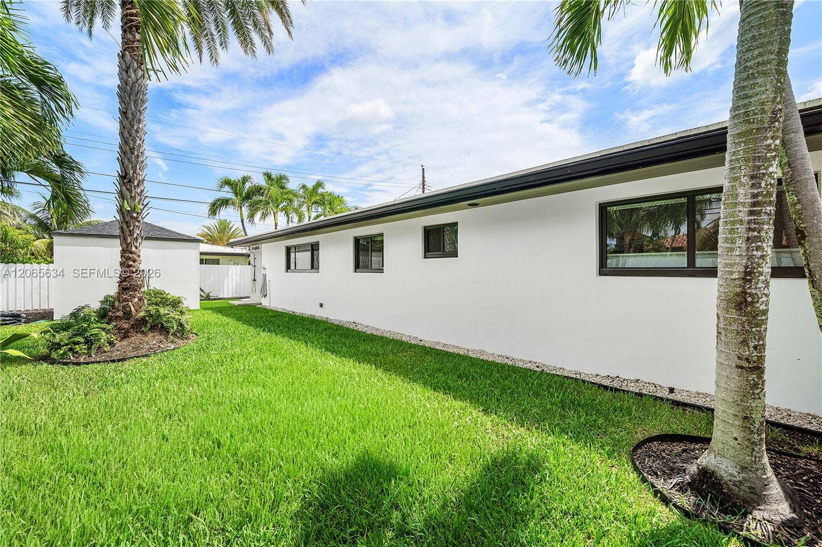 2153 Imperial Point Drive, Fort Lauderdale, FL 33308 GRASSY SIDE YARD