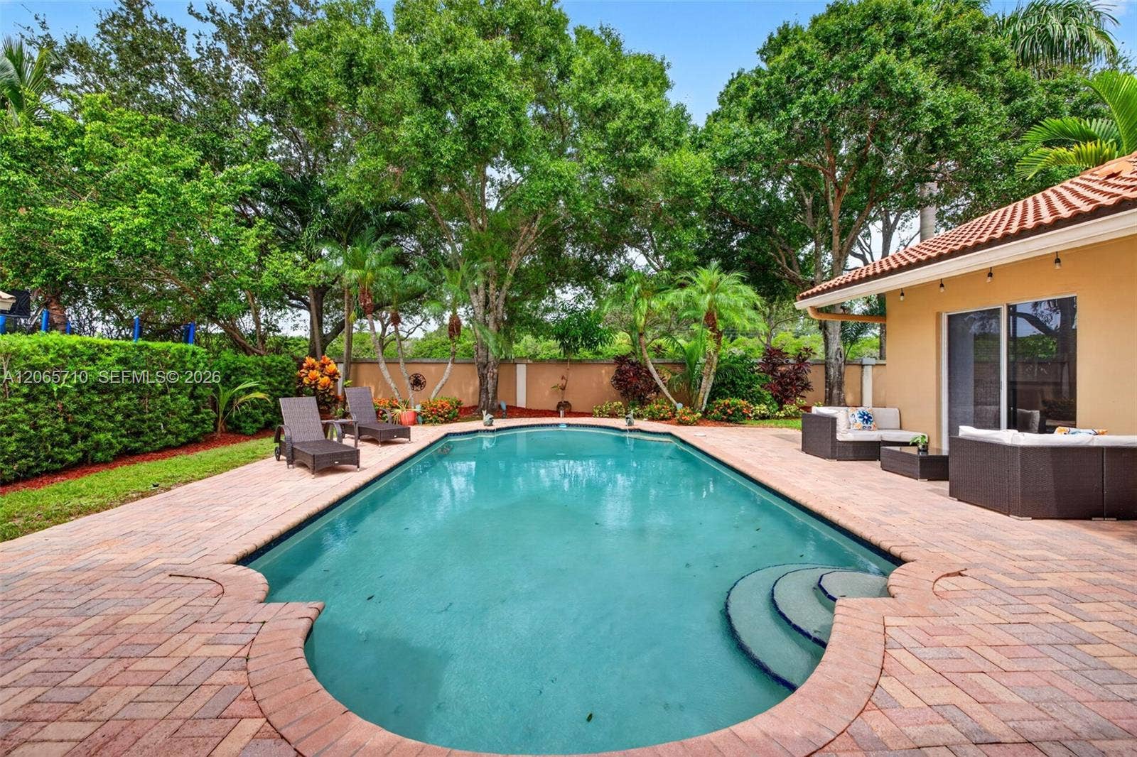 581 NW 110th Avenue, Plantation, FL 33324 Photo 2
