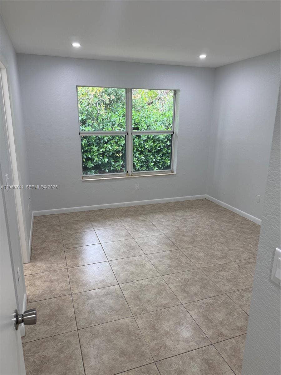 7600 NW 38th Court, #16, Davie, Davie, FL 33024 Main Room