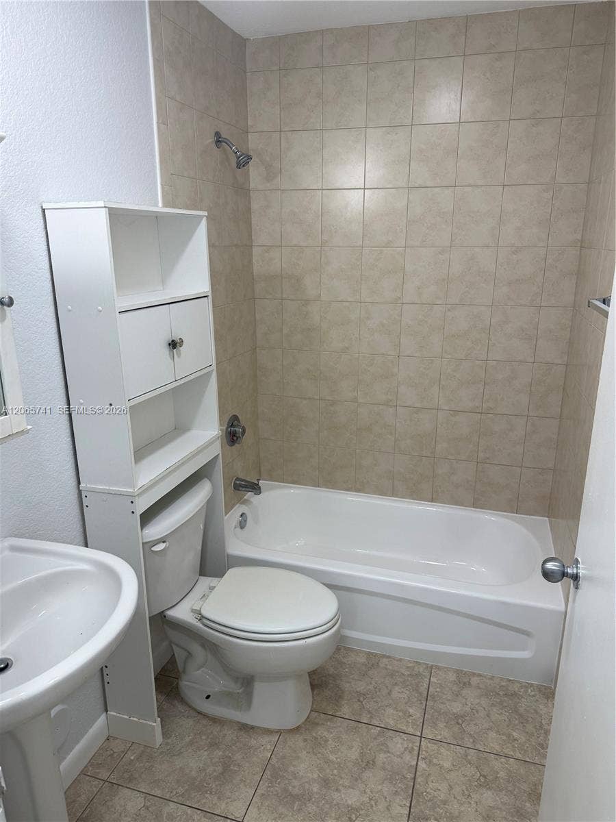 7600 NW 38th Court, #16, Davie, Davie, FL 33024 Hallway Bathroom