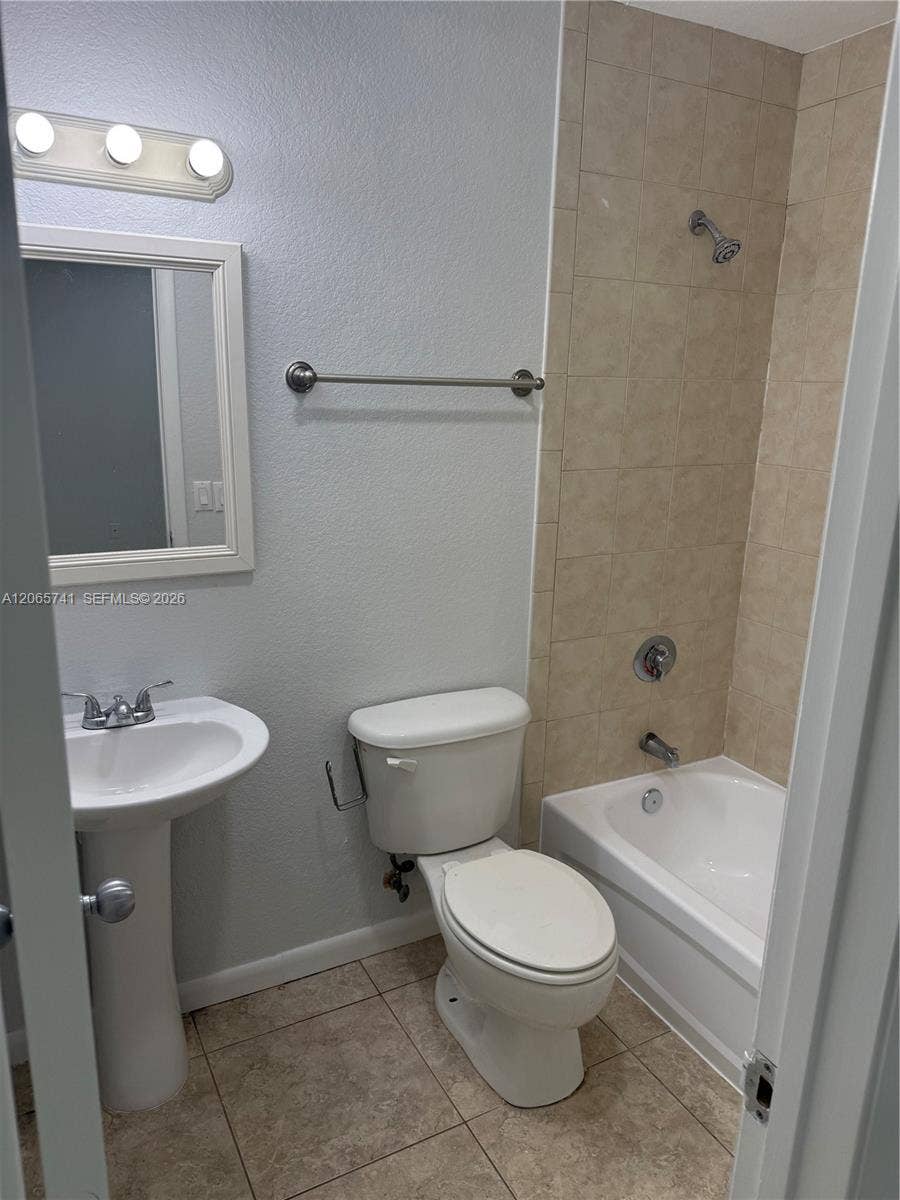 7600 NW 38th Court, #16, Davie, Davie, FL 33024 Main Room
