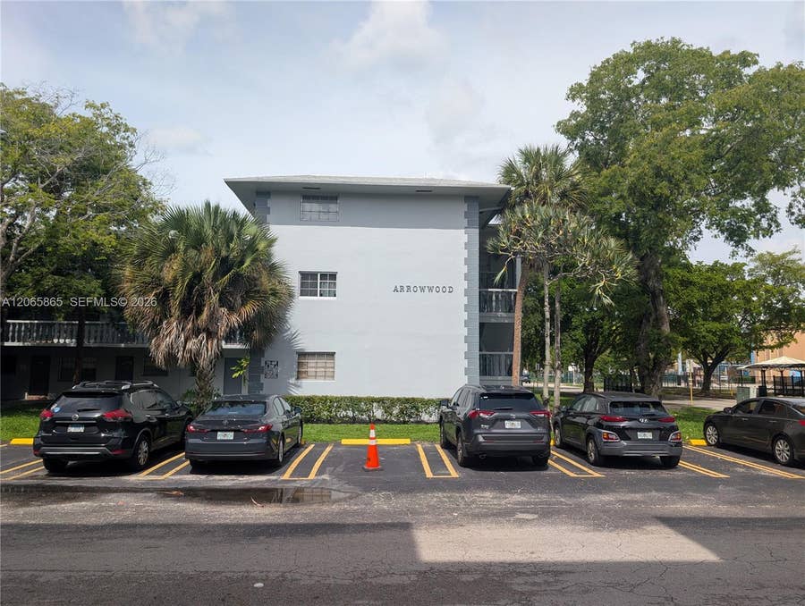 Property photo for 900 Tallwood Avenue, #305, Hollywood, FL