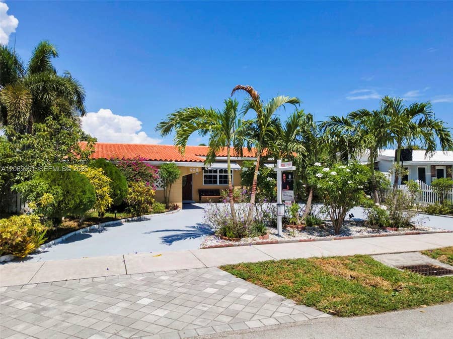 Property photo for 201 NE 57th Court, Oakland Park, FL
