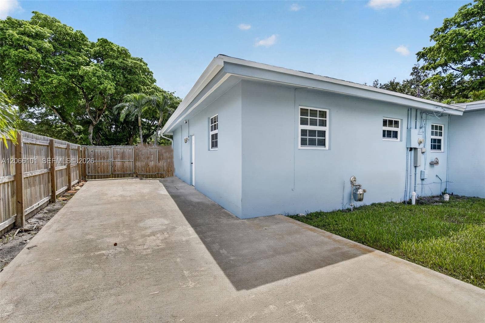 801 Ixora Lane, Plantation, FL 33317 Backyard parking