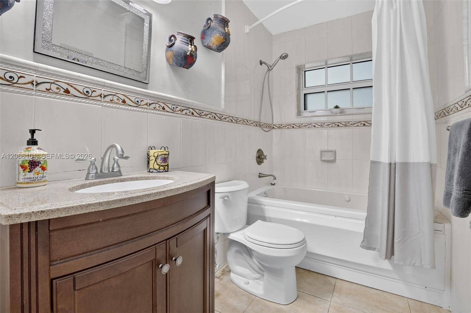 801 Ixora Lane, Plantation, FL 33317 Main Bathroom