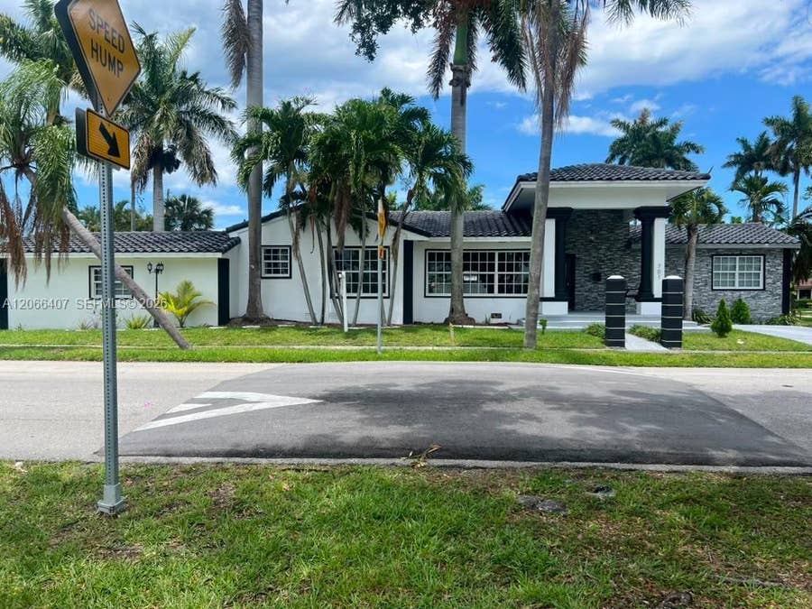 Property photo for 701 N 14th Avenue, Hollywood, FL