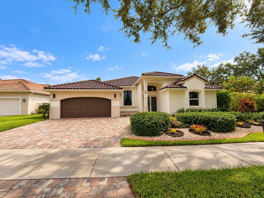 Property photo for 2616 Oakbrook Court, Weston, FL