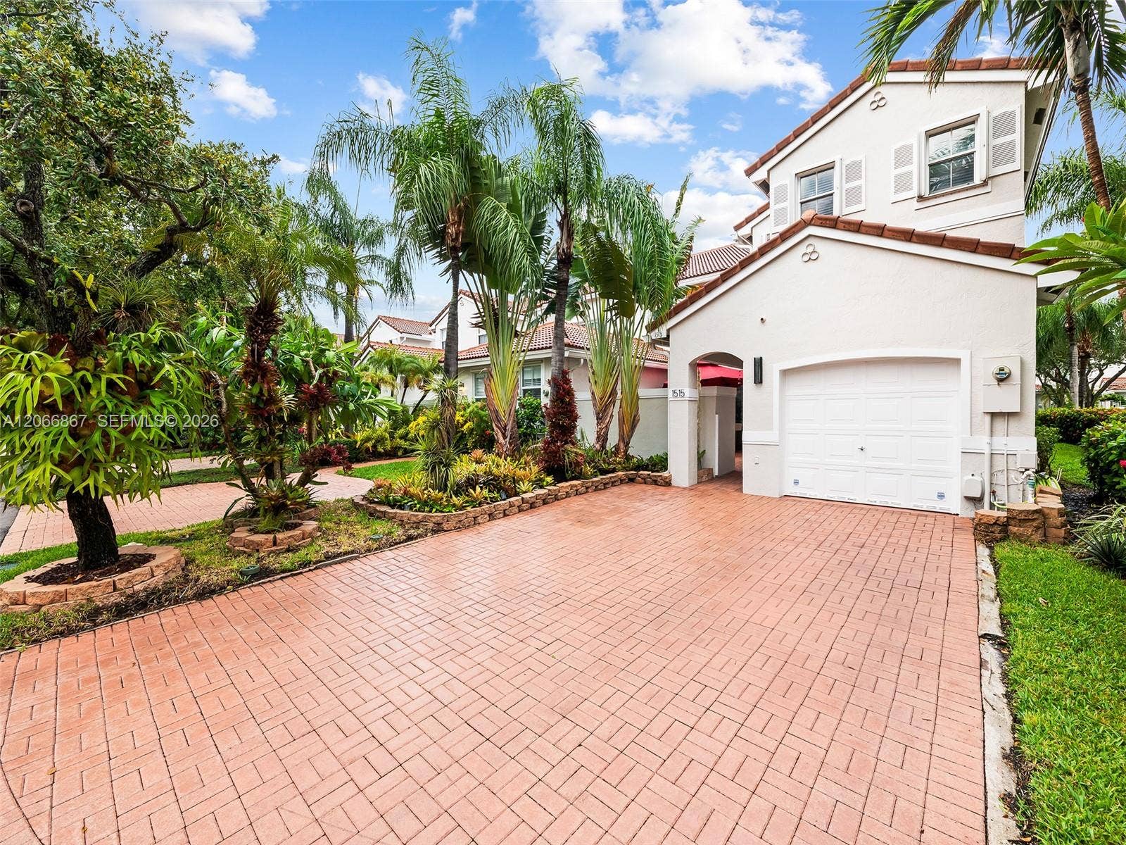 1515 Seagrape Way, Hollywood, FL 33019 Photo 2