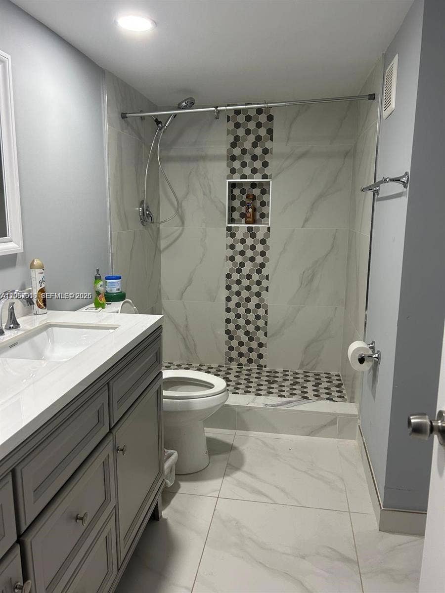 230 Lakeview Drive, #209, Weston, FL 33326 Photo 8