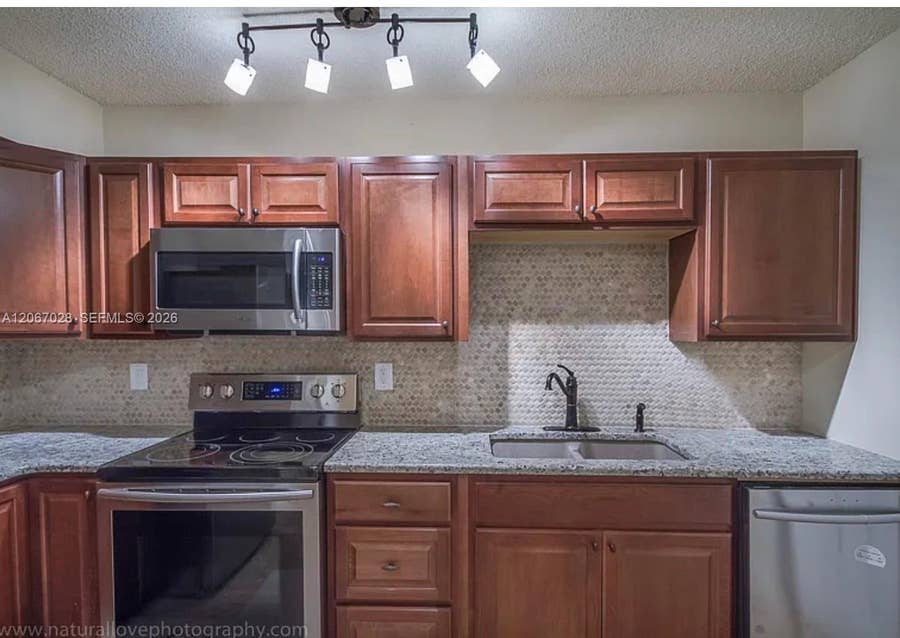 Property photo for 233 SE 11th Avenue, #233, Pompano Beach, FL
