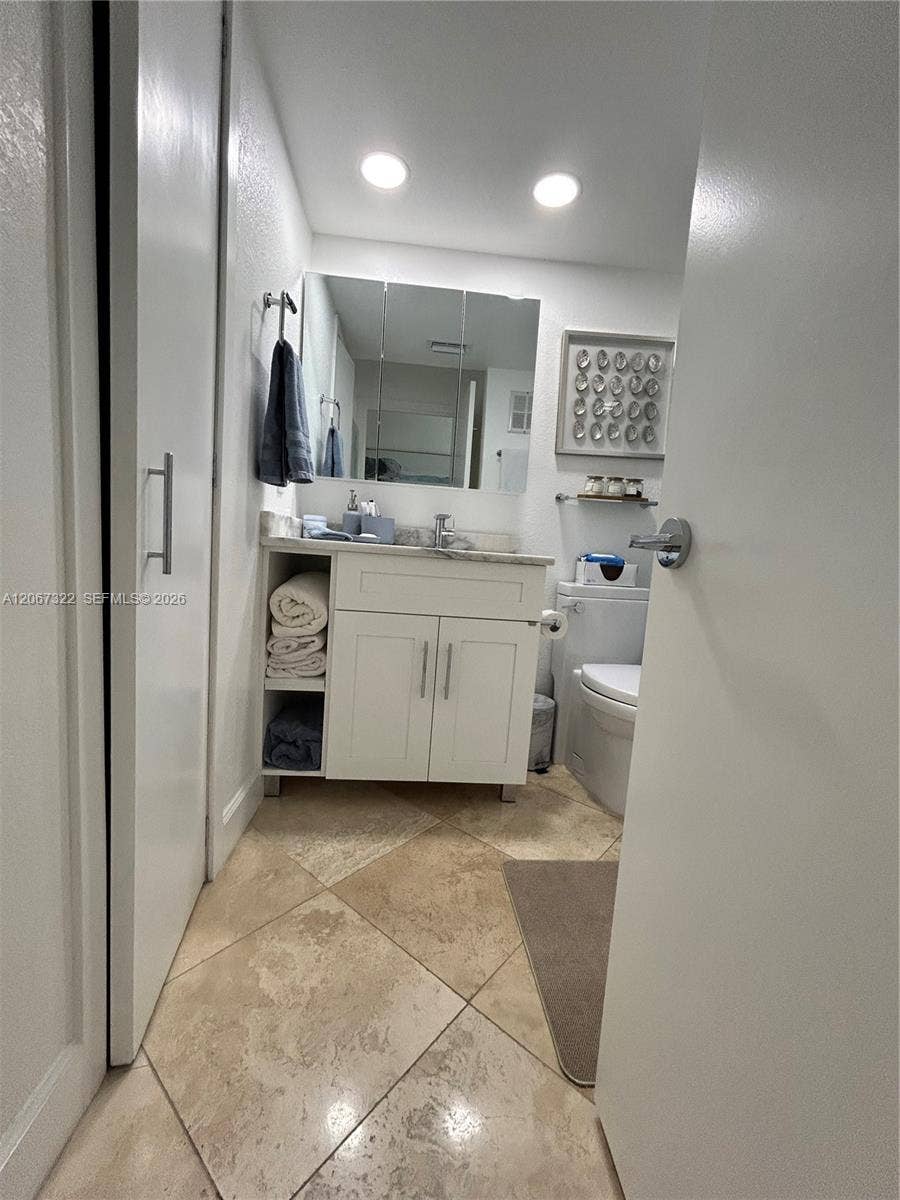 1535 SE 15th Street, #301, Fort Lauderdale, FL 33316 Guest Bath