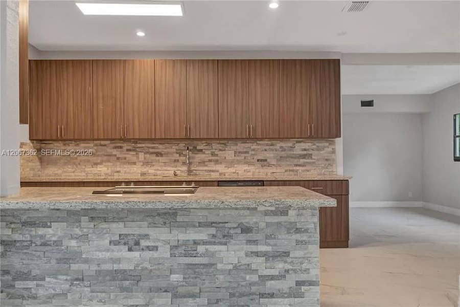 Property photo for 486 W Evanston Circle, Fort Lauderdale, FL