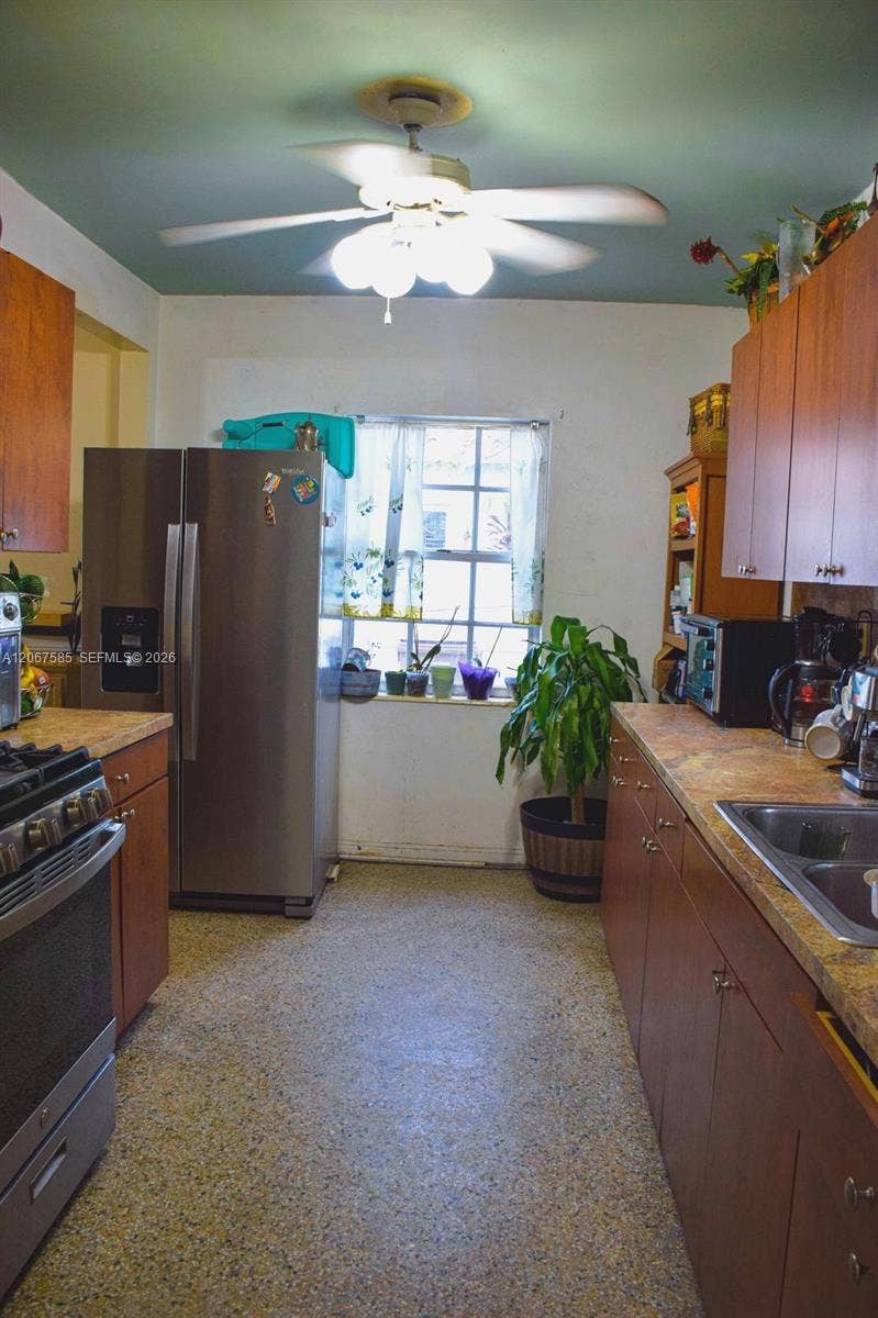 371 W 47th Street, Hialeah, FL 33012 Photo 13