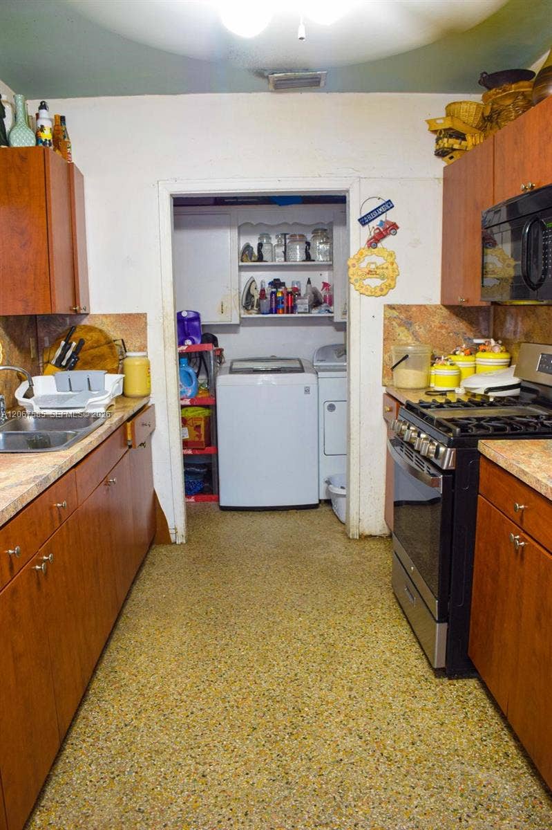 371 W 47th Street, Hialeah, FL 33012 Photo 11
