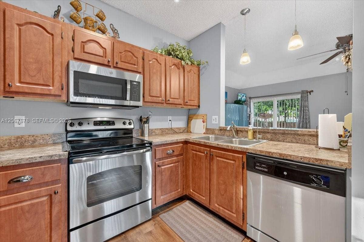 8601 SW 16th Street, Pembroke Pines, FL 33025 Photo 16