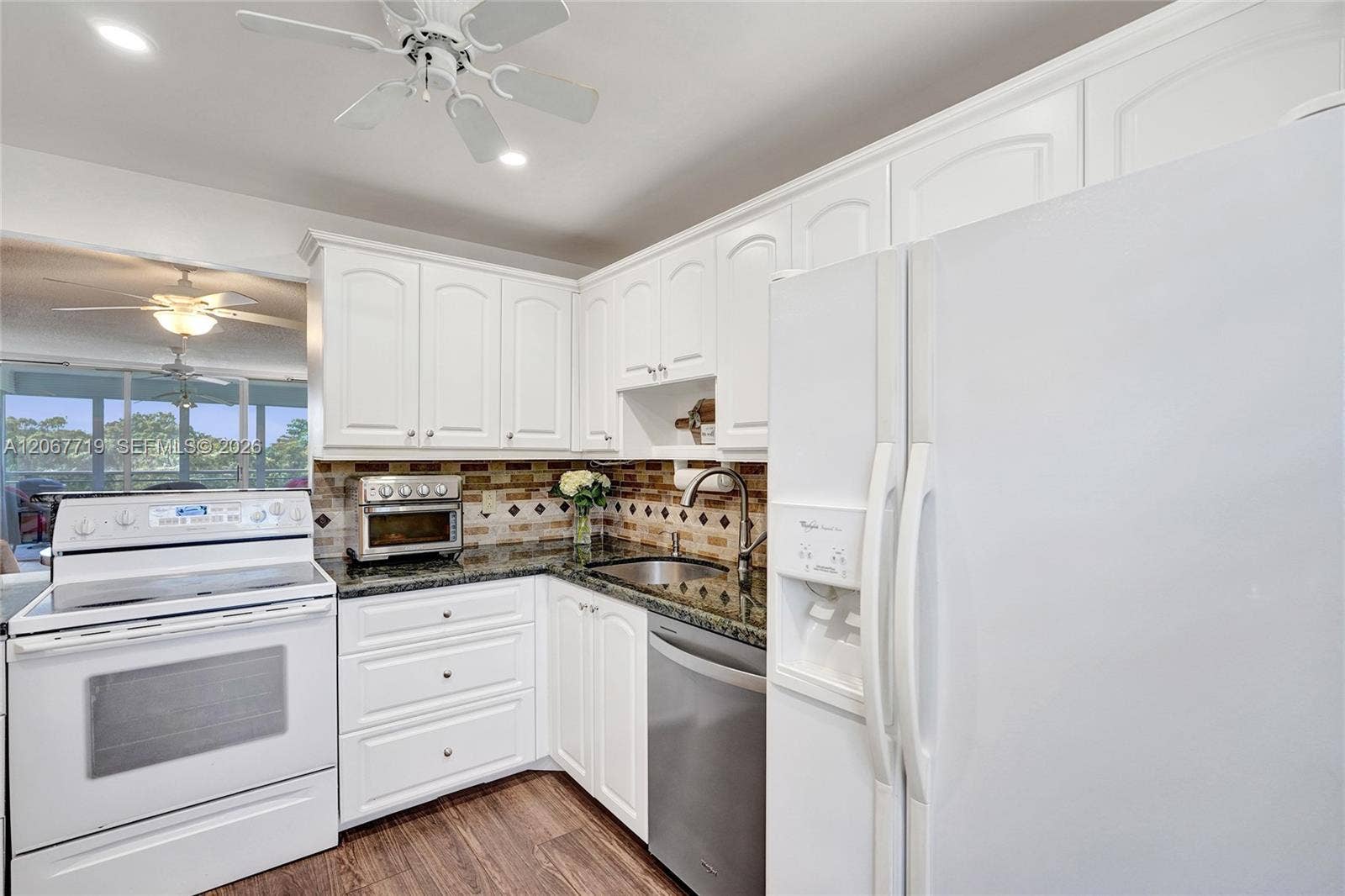 605 Oaks Drive, #504, Pompano Beach, FL 33069 Photo 4