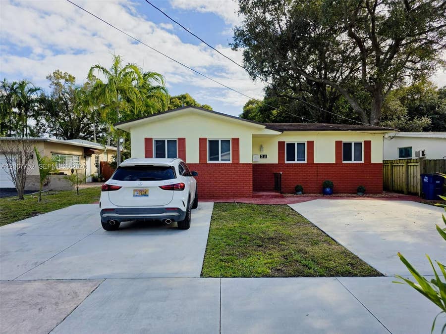 Property photo for 31 SW 8th Street, #1, Hallandale Beach, FL