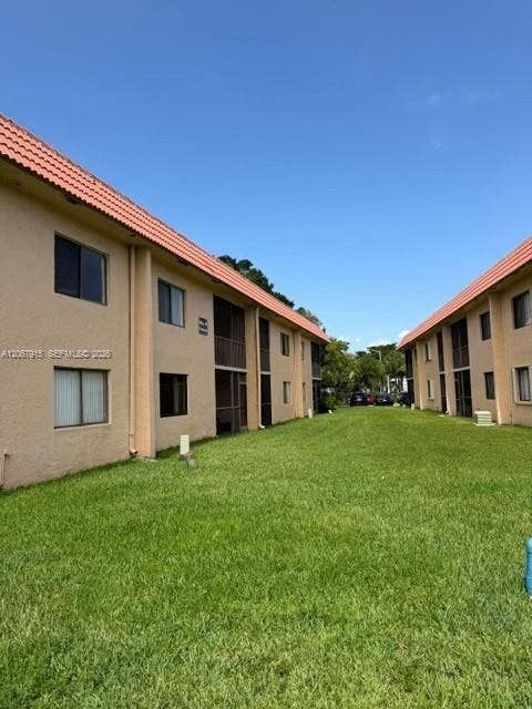 164 Lakeview Drive, #204, Weston, FL 33326 Photo 2