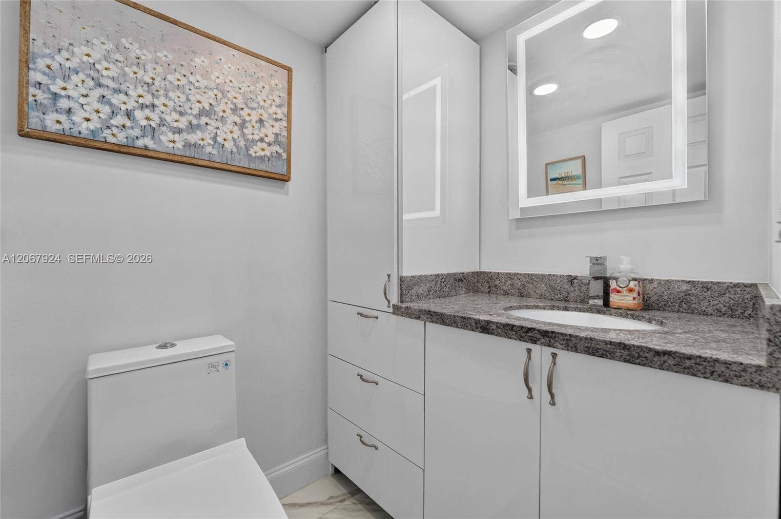 3800 S Ocean Drive, #802, Hollywood, FL 33019 Guest Bathroom