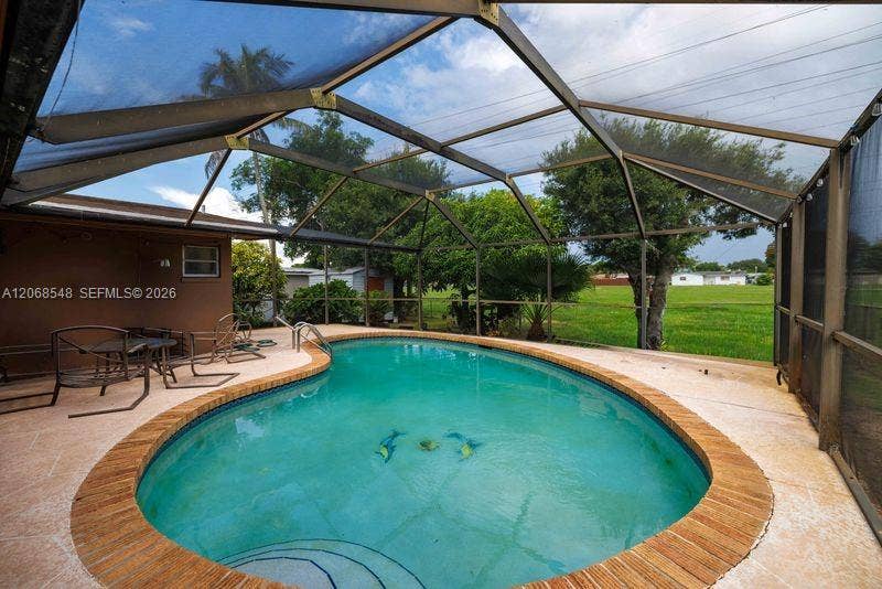 2160 NW 91st Terrace, Pembroke Pines, FL 33024 Photo 2