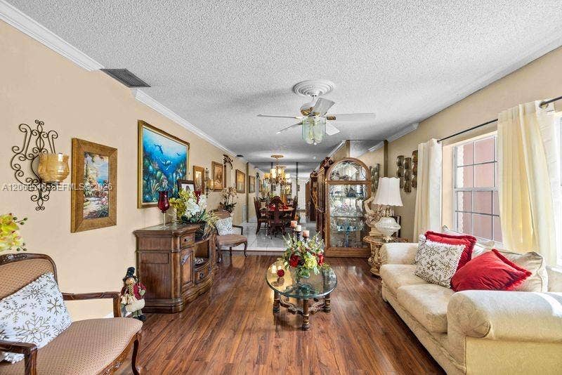 2160 NW 91st Terrace, Pembroke Pines, FL 33024 Photo 5
