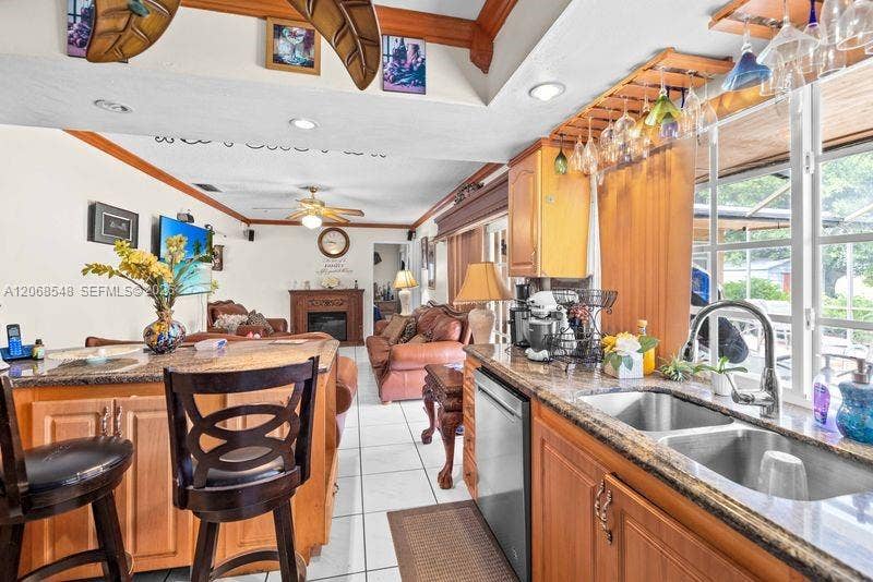 2160 NW 91st Terrace, Pembroke Pines, FL 33024 Photo 19