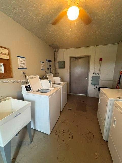 9440 Poinciana Place, #404, Davie, Davie, FL 33324 Laundry room