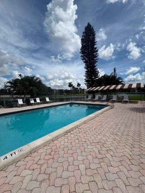 9440 Poinciana Place, #404, Davie, Davie, FL 33324 Community pool