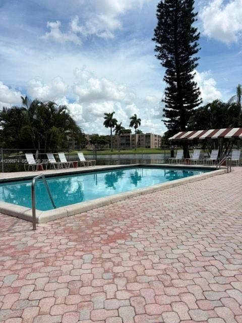9440 Poinciana Place, #404, Davie, Davie, FL 33324 Community pool