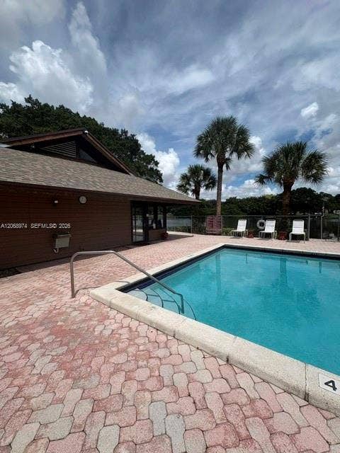 9440 Poinciana Place, #404, Davie, Davie, FL 33324 Community pool