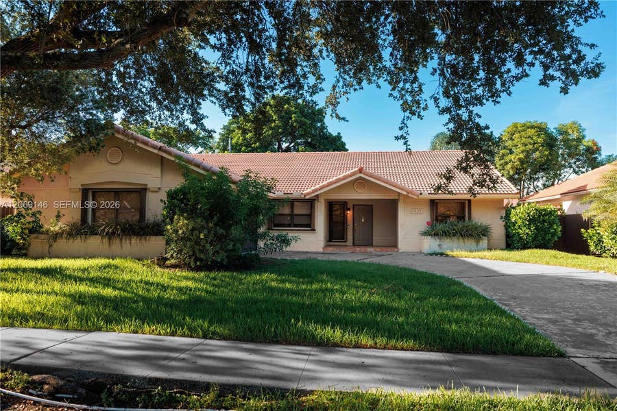 Property photo for 15821 Huntridge Road, Davie, FL