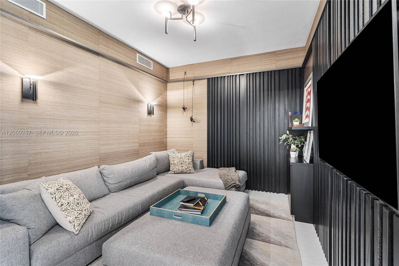435 Bayshore Drive, #703, Fort Lauderdale, FL 33304 A versatile den offering an intimate setting for a home office, media room or guest retreat.