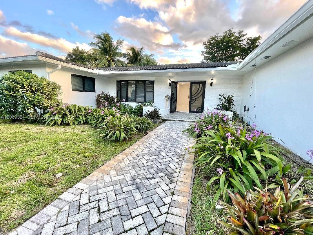 4910 Jefferson Street, Hollywood, Hollywood, FL 33021 Front of the House